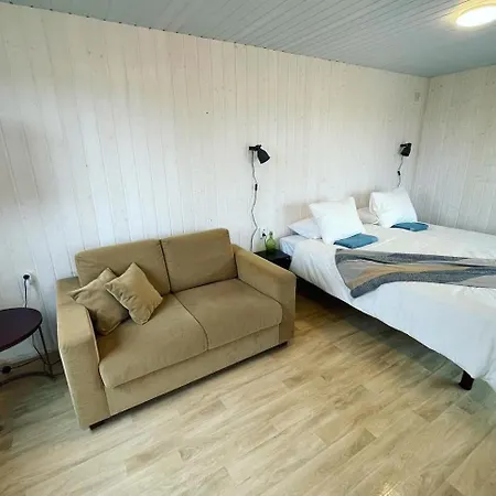 Lounaranna Harbour Campsite Simisti